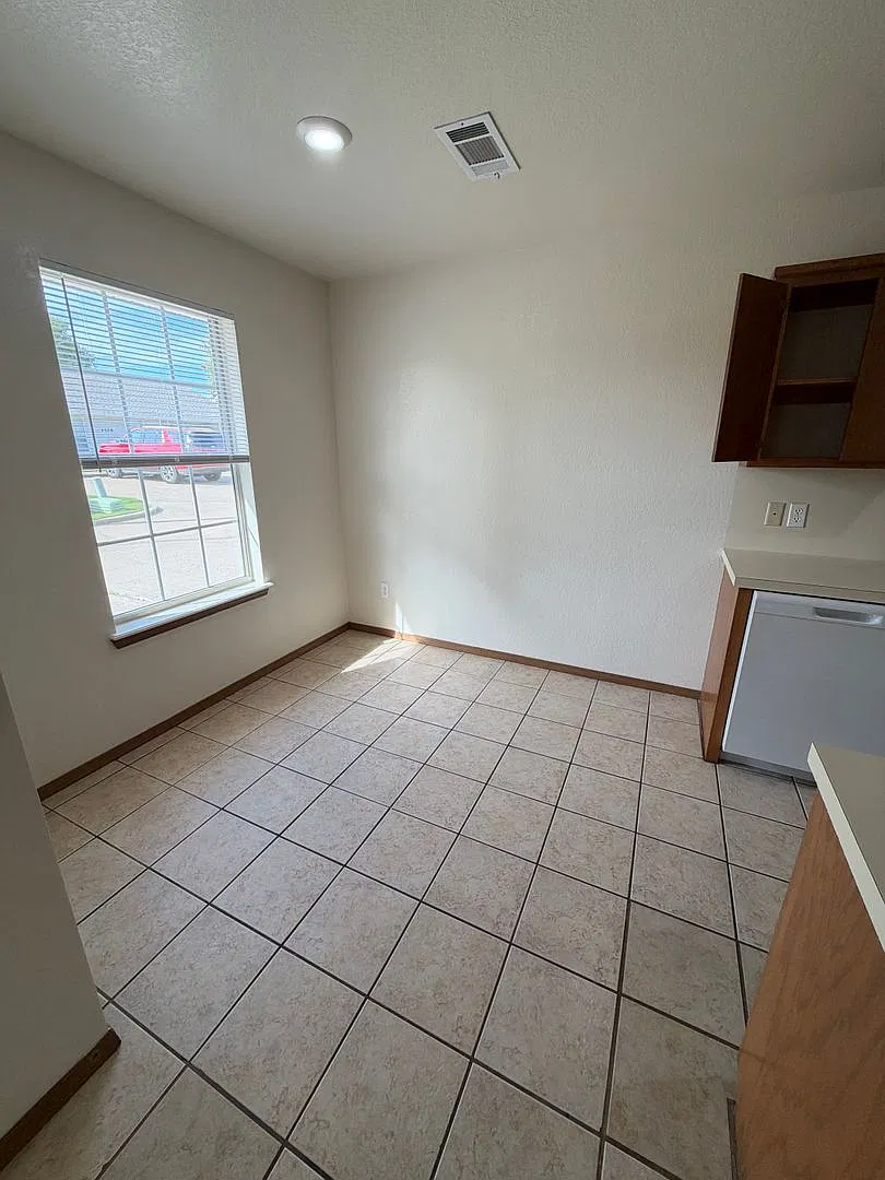 1335 Brazil Ave — Photo 3