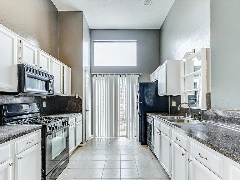 8410 Fawn Wind Ct — Photo 13