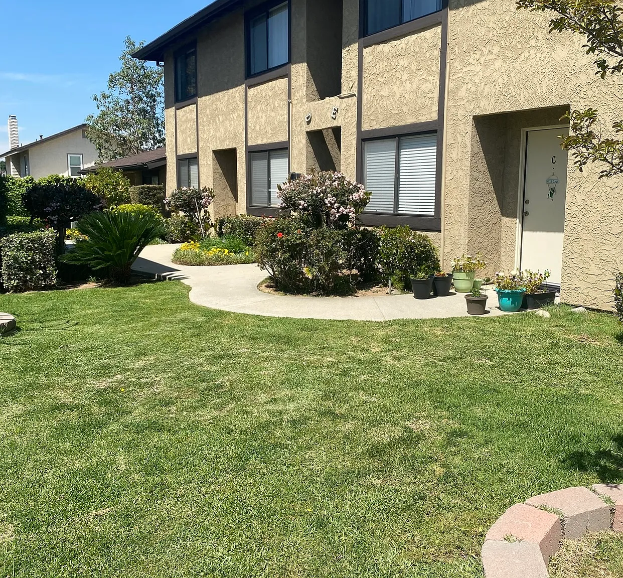 2 bed, 975 sqft, $2,700 — Photo 2