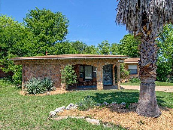 2nd image of 1110 Colony North Dr