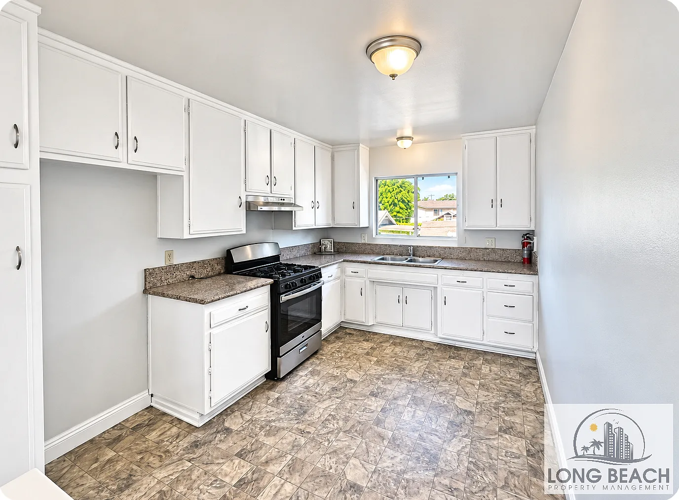 2 bed, 700 sqft, $1,995 — Photo 2