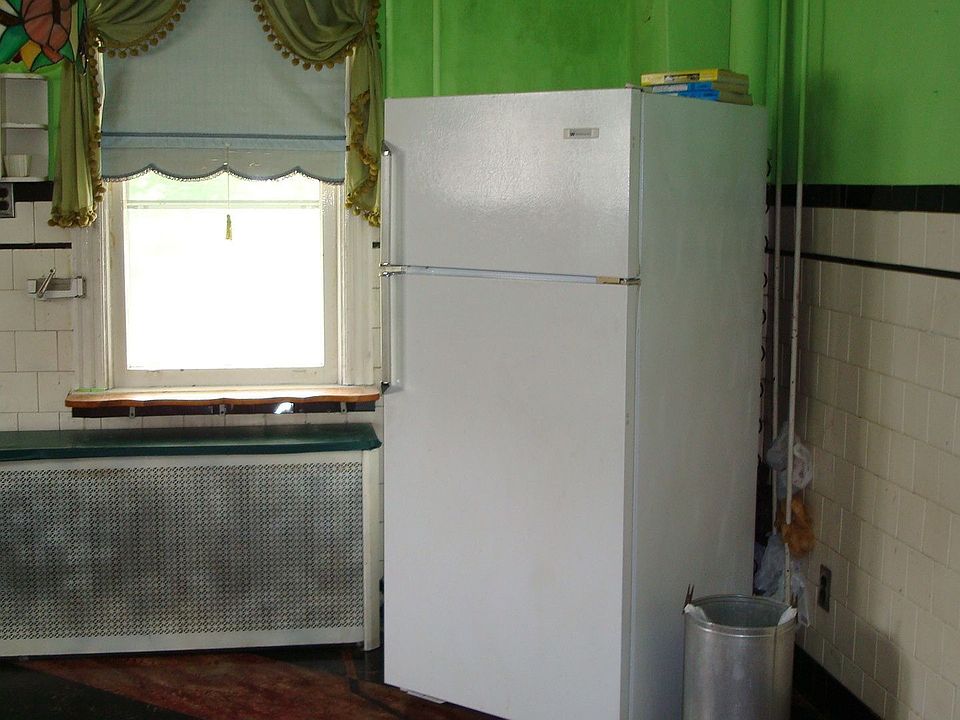 2nd image of 114 1st St
