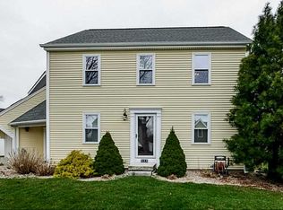 211 Wood Hill Rd, Narragansett, RI 02882