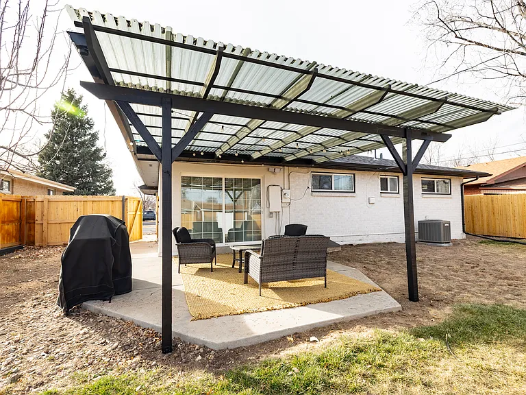 Backyard covered patio w Weber propane grill