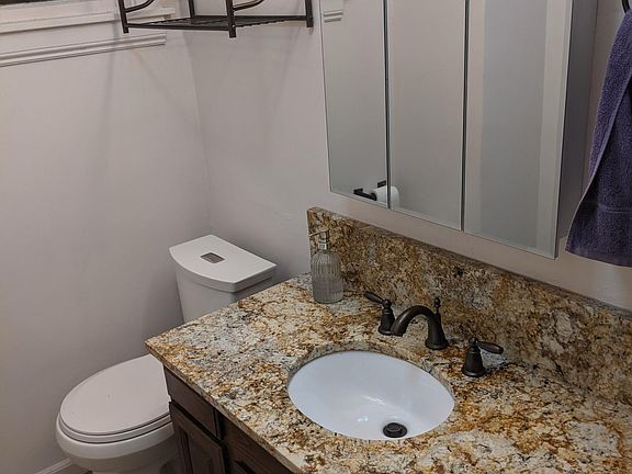 4th image of 1101 Pine Ave NW #2