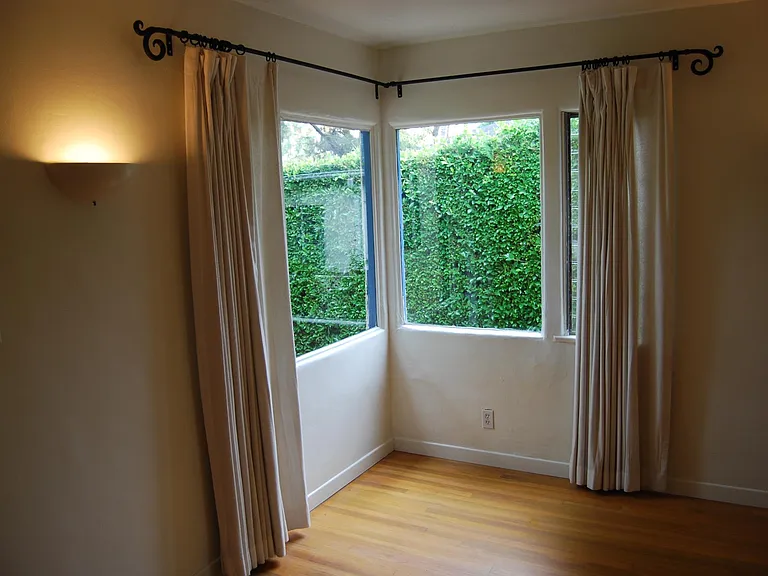 9012 Phyllis Ave — Photo 3