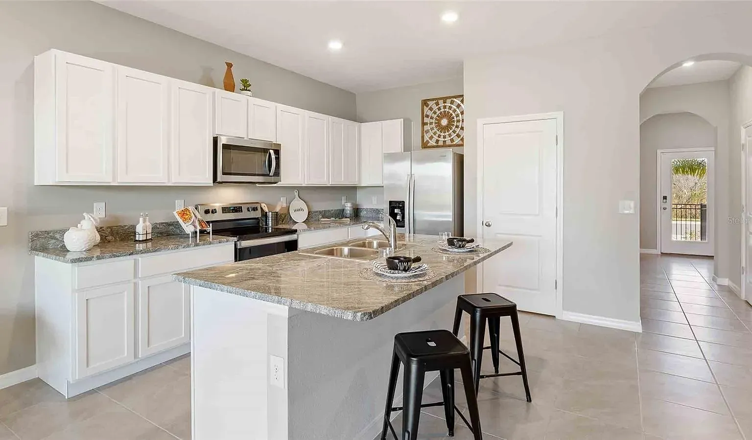3 bed, 1673 sqft, $2,399 — Photo 2