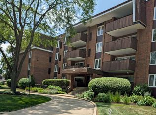 120 S Spruce Ave APT 306, Wood Dale, IL 60191