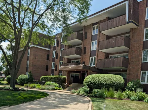 120 S Spruce Ave APT 306, Wood Dale, IL 60191