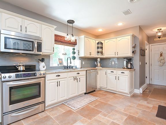 5th image of 64 Keene St