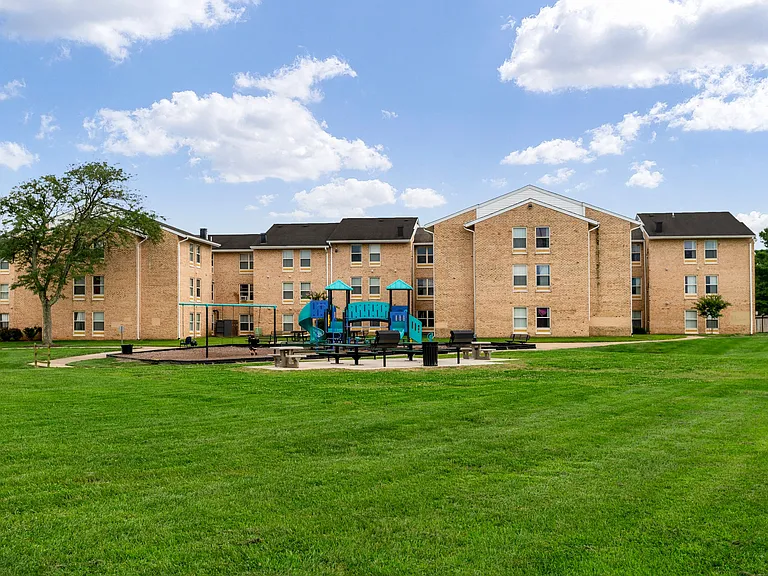 Berkdale Apartments — Photo 21