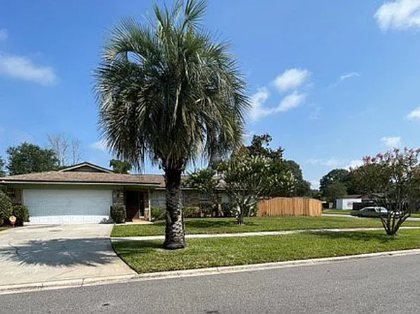 8457 Graybar Dr, Jacksonville, FL 32221