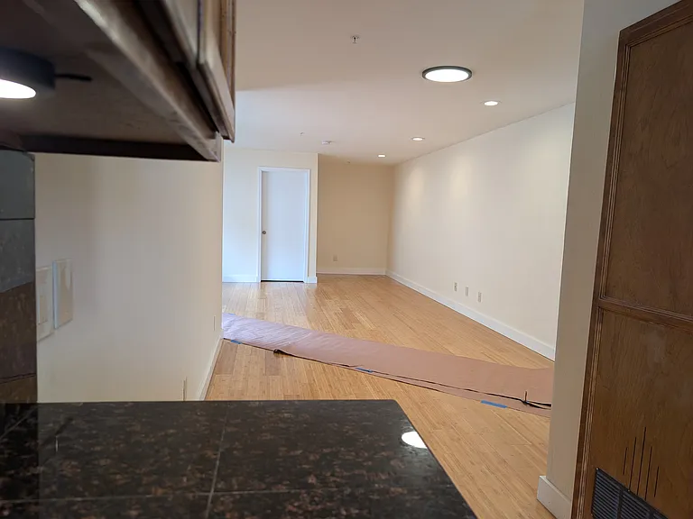 1850 Winona Blvd #204 — Photo 10