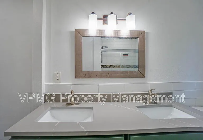 5404 NE 45th St — Photo 24