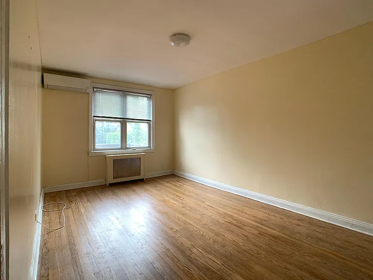 2313 Tenbroeck Ave #1 — Photo 4
