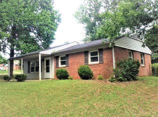 42 Cotswold Ter, Taylors, SC 29687