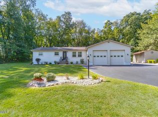 560 Kinns Rd, Clifton Park, NY 12065