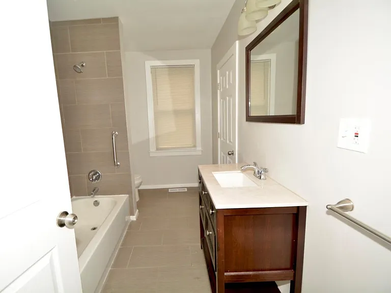 4582 Eastern Ave — Photo 3