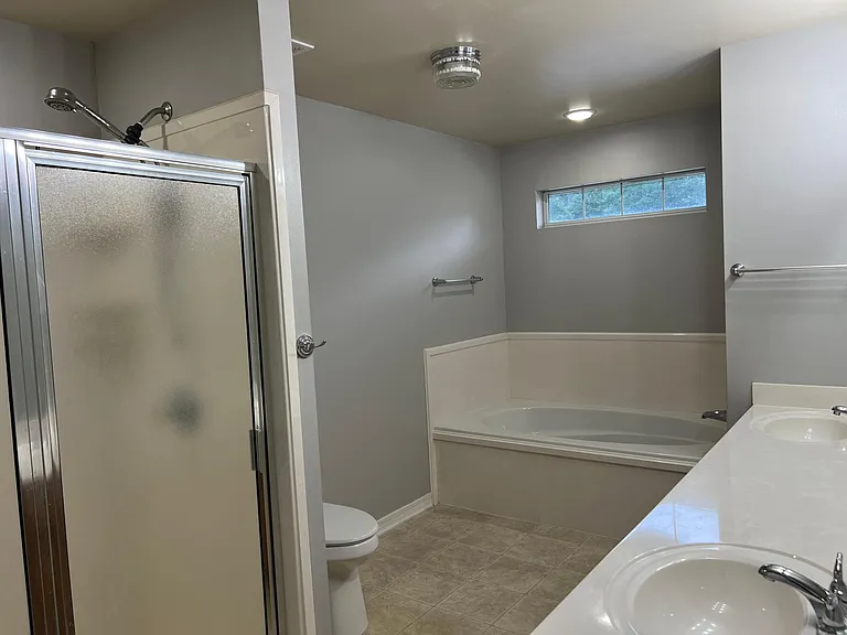 1750 Hunters Ridge Dr W — Photo 11