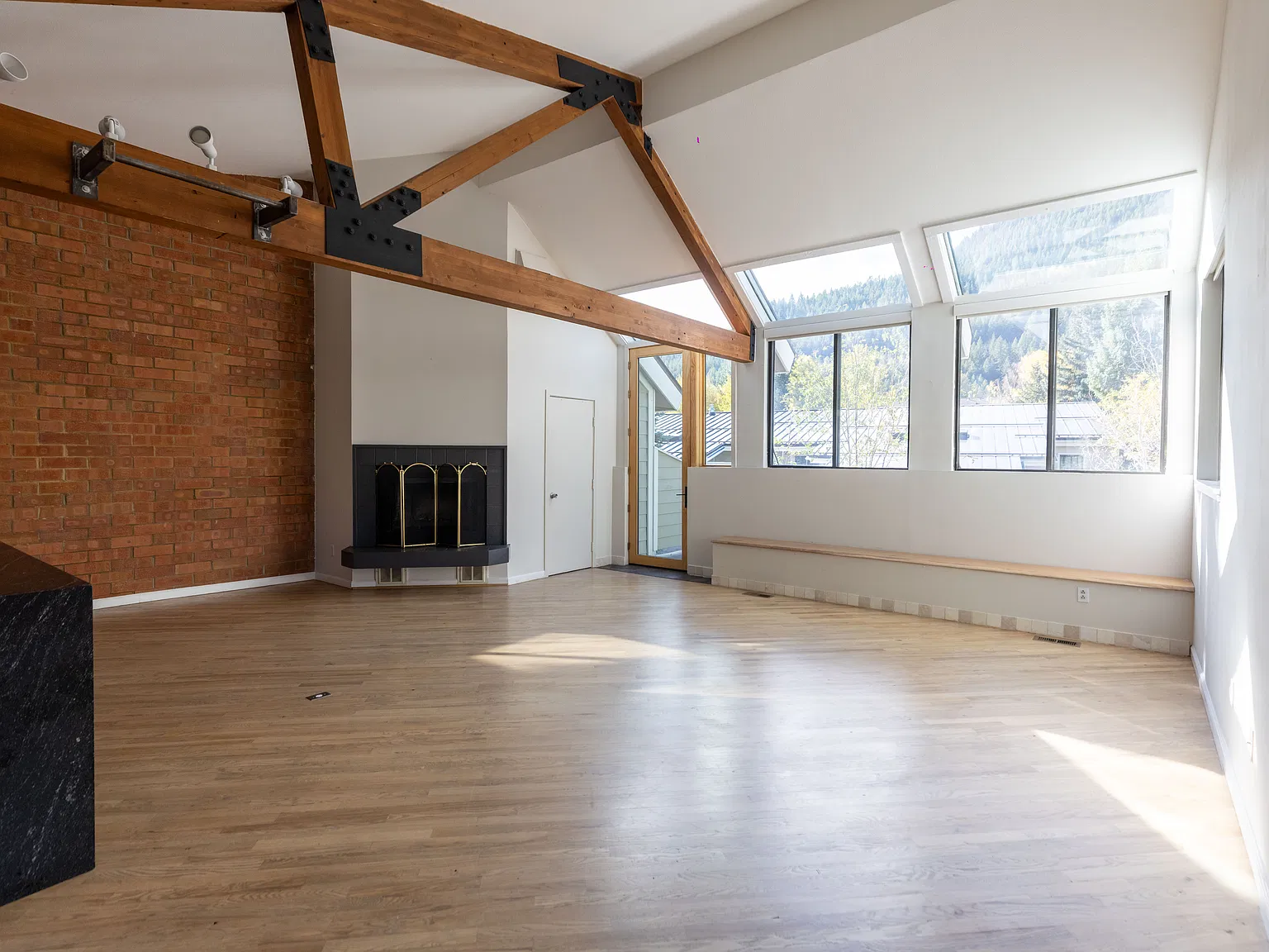 3 bed, 2.5 bath, 1806 sqft, $5,500 — Photo 3