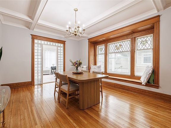 4th image of 326 Barrington St