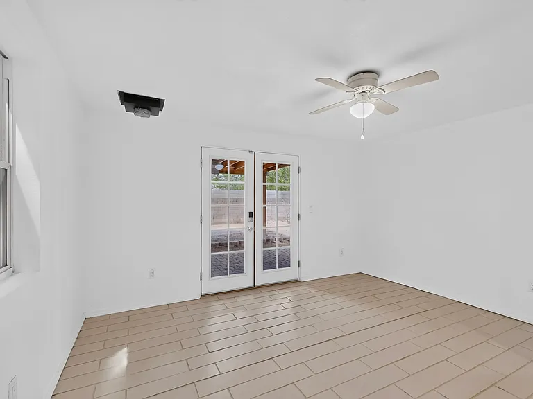 823 San Lorenzo Ave NW — Photo 17