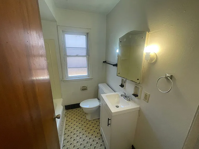 1414 S 55th St. (4 Unit) — Photo 7