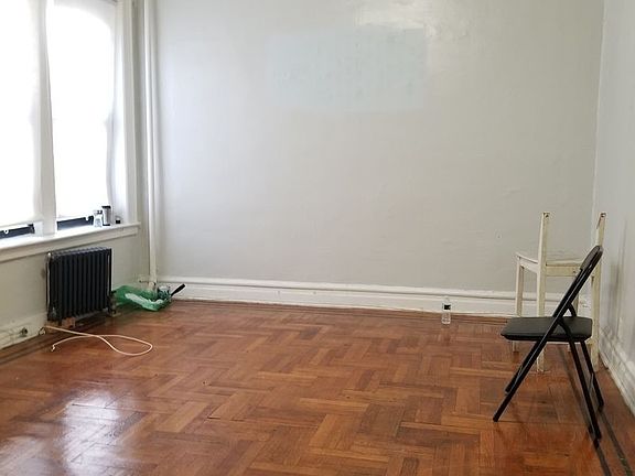 2nd image of 2121 Beekman Pl APT 3D