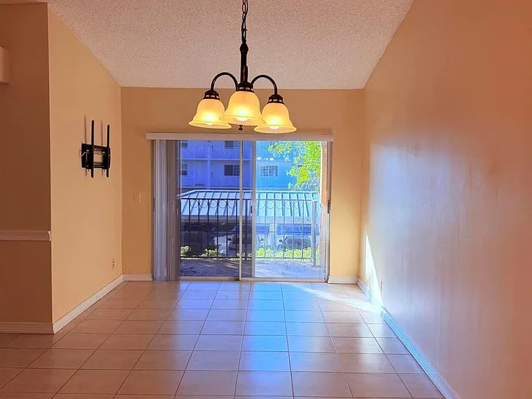 1040 Lake Shore Dr #204 — Photo 4