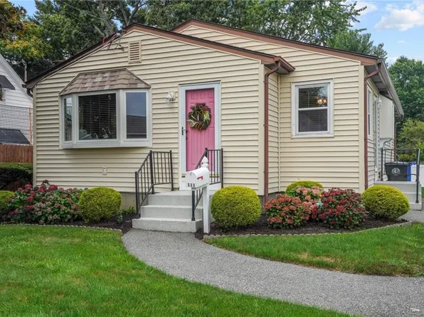 333 Beckwith St, Cranston, RI 02910