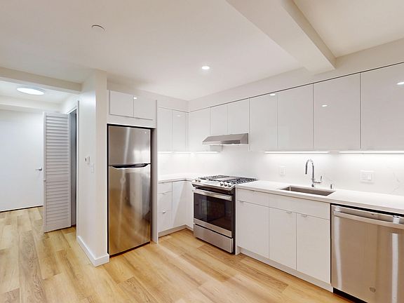2nd image of 3099 Washington St #28