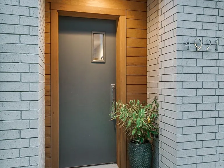 4921 Kilroy Dr — Photo 1