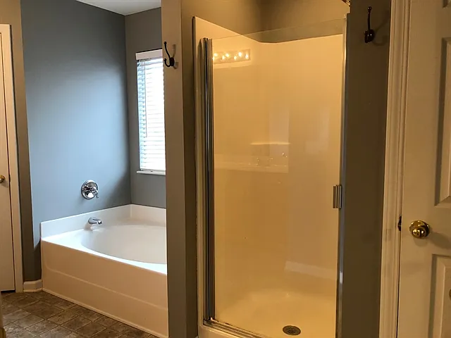 1010 Tanyard Springs Dr — Photo 13