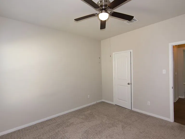649 Donegal Ln — Photo 21