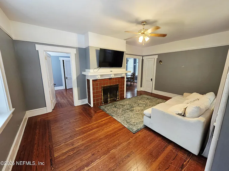 146 W 6th St — Photo 4