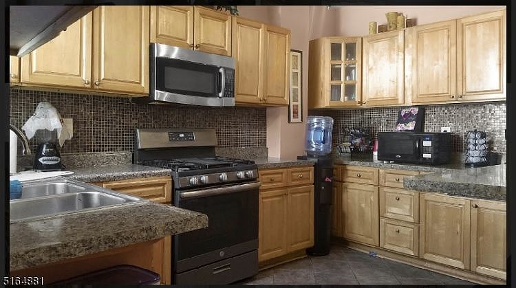 2nd image of 39 Saint Paul Ave