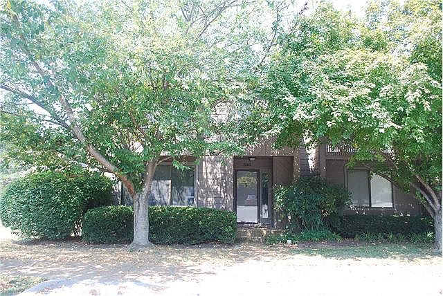 1st image of 530 Belle Pointe Ct