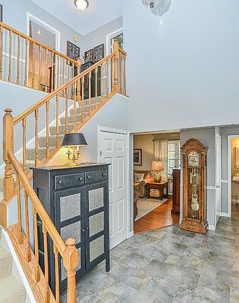 3rd image of 5813 Robins Nest Ln