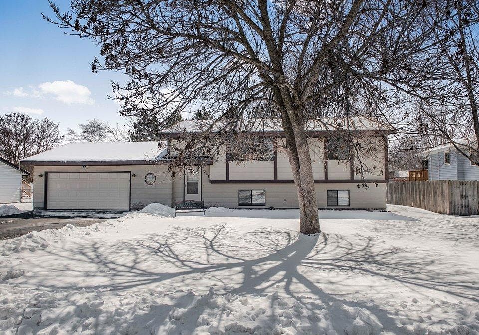 1st image of 1201 Meadowwood Dr