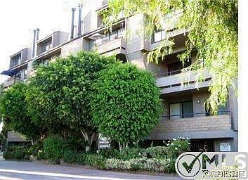 1st image of 13331 Moorpark St APT 209