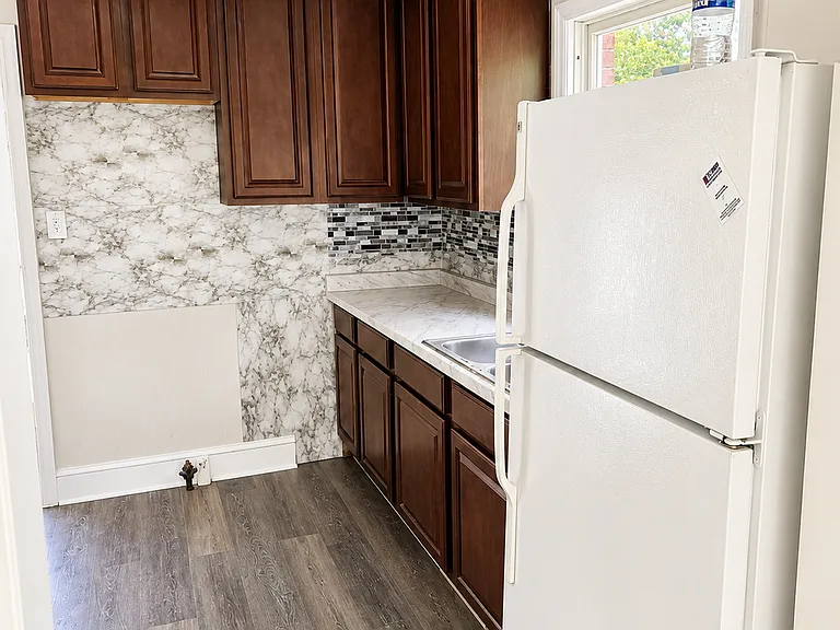 3435 Meredith Ave — Photo 11