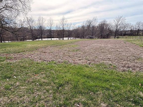 2nd image of 1641 NW 100th Rd