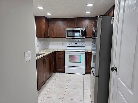 3rd image of 180 Martinique Cir