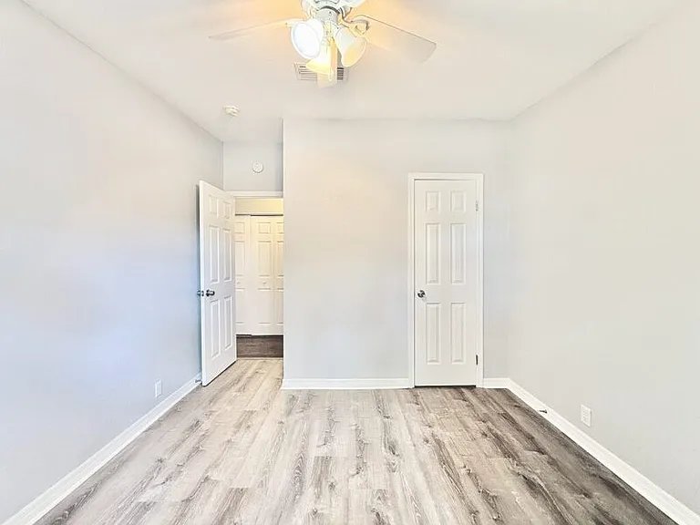 990 E Bay St — Photo 26