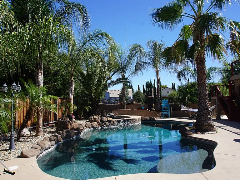 8833 Harding Hall Dr — Photo 4
