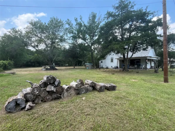 672 County Road 2033, Klondike, TX 75448