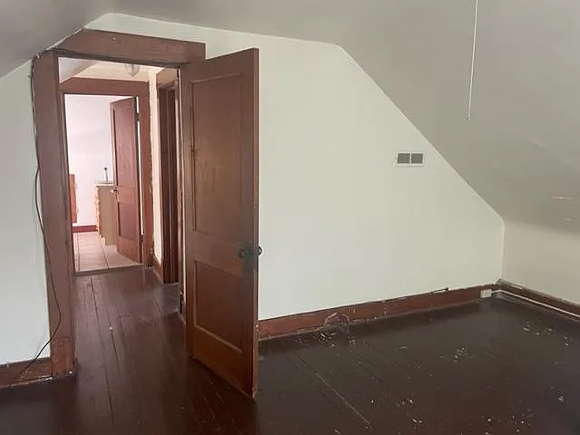 3250 Clarendon Rd — Photo 1
