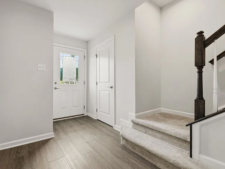 233 Chesna Dr — Photo 5