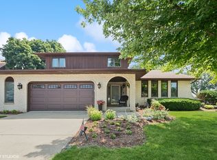 8307 Tudor Cir, Willow Springs, IL 60480