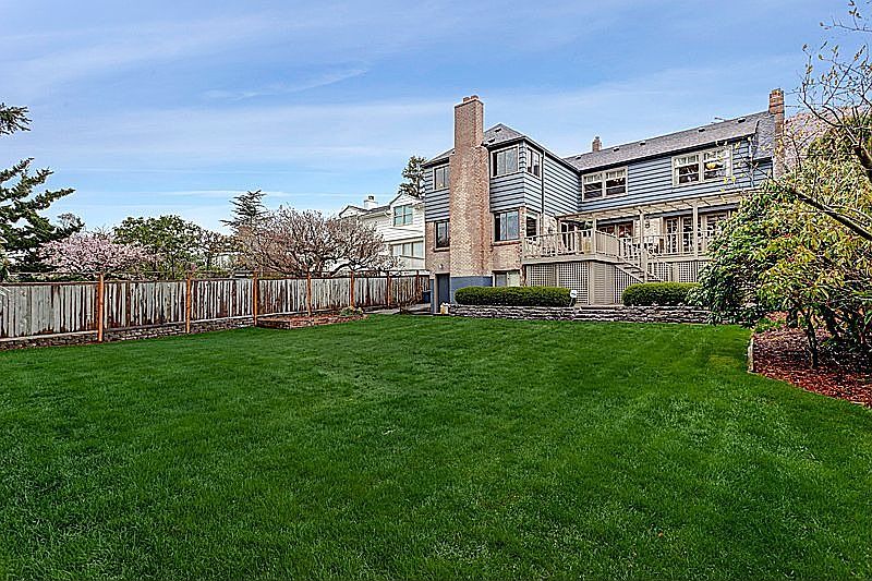 2nd image of 2839 W Viewmont Way W